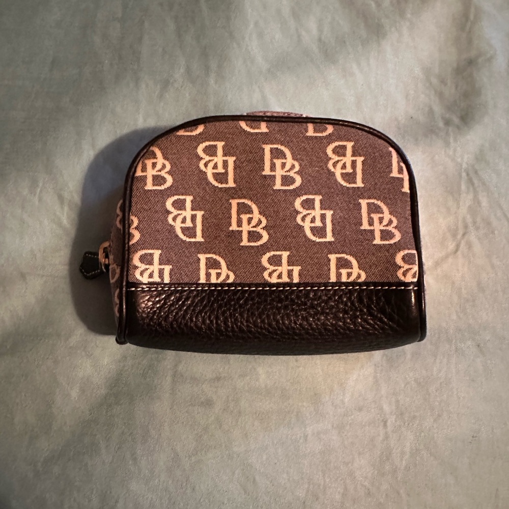 Dooney & Bourke pouch